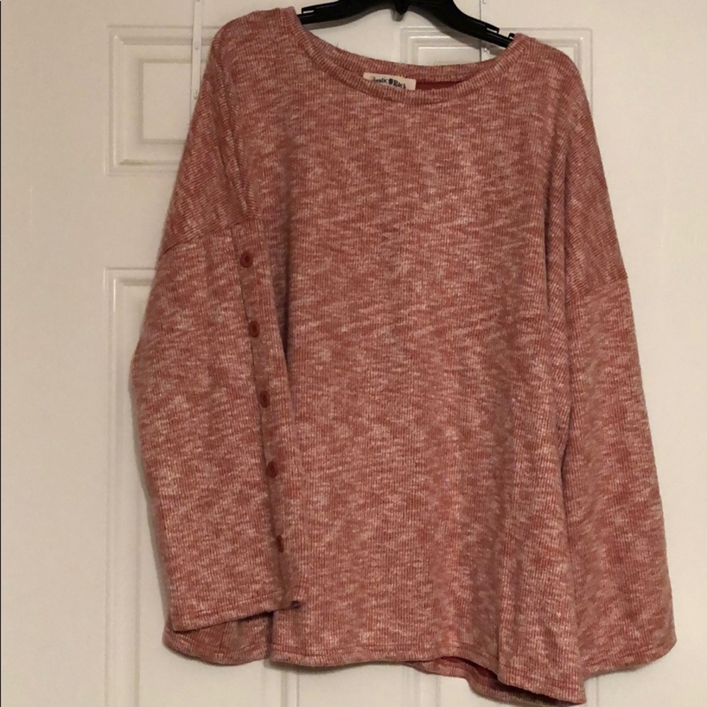 Super soft long sleeve top w/ buttons on sleeves!!